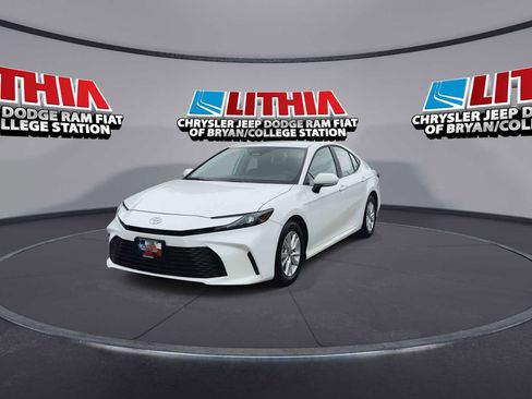 Used 2025 Toyota Camry LE FWD image 3
