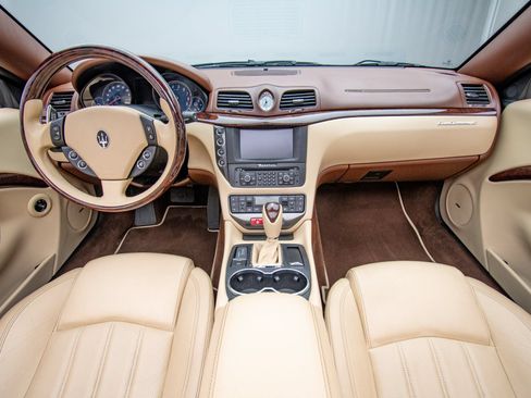 Used 2013 Maserati GranTurismo Sport RWD image 18