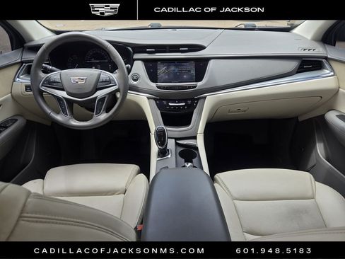 Used 2017 Cadillac XT5 Premium Luxury w/ Driver Assist Package FWD image 7
