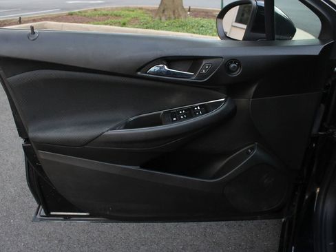 Used 2017 Chevrolet Cruze LT FWD image 15