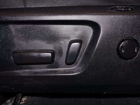Used 2016 Toyota Tundra SR5 w/ SR5 Upgrade Package AWD/4WD image 13