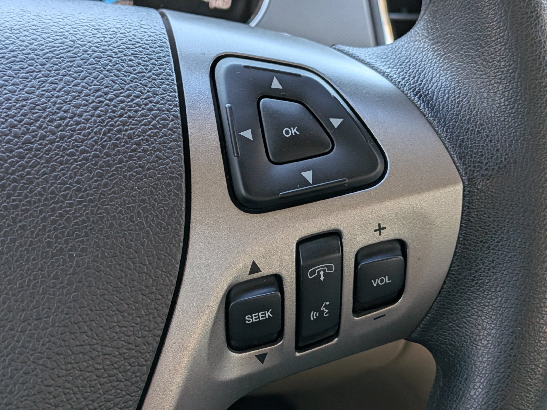 Used 2015 Ford Taurus SE FWD image 26