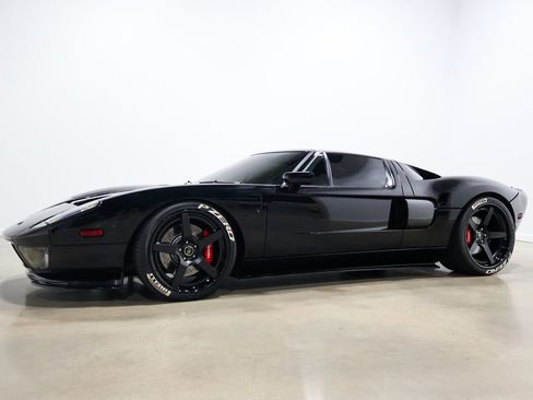 Used 2006 Ford GT RWD image 12
