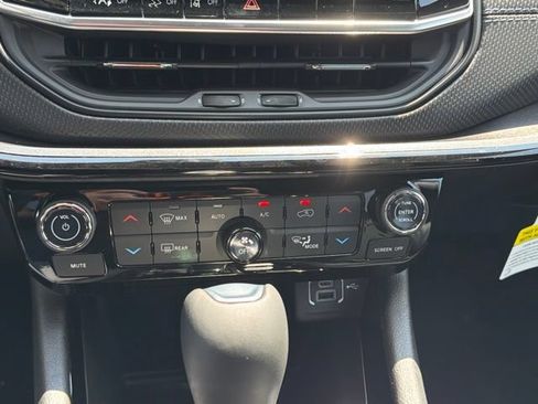 New 2026 Jeep Compass Latitude AWD/4WD image 17