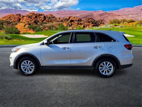 Used 2019 Kia Sorento L image 7