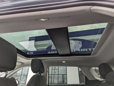 Used 2022 Land Rover Range Rover Evoque R-Dynamic S image 46