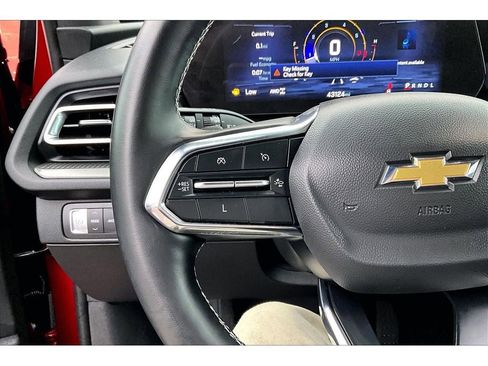 Used 2025 Chevrolet Traverse LT image 20