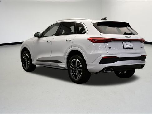 Certified 2025 Audi Q5 Premium Plus w/ Premium Plus image 3