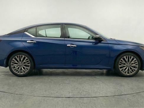 Used 2025 Nissan Altima 2.5 SV FWD image 8