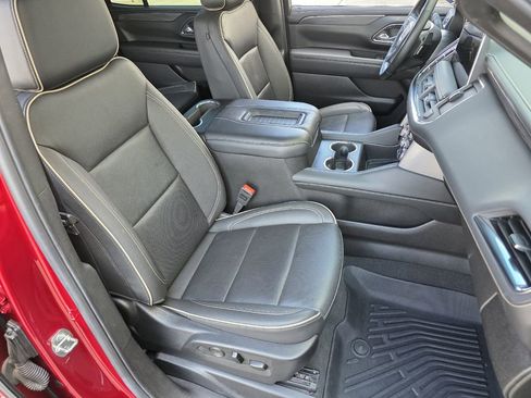 Used 2024 GMC Yukon SLT w/ SLT Luxury Package image 26