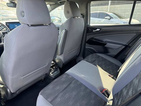 Used 2022 Volkswagen ID.4 Pro image 11