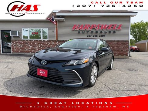 Used 2021 Toyota Camry LE w/ Carpet Mat Package (TMS) AWD/4WD image 1