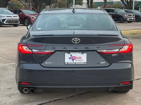 Used 2025 Toyota Camry SE FWD image 5