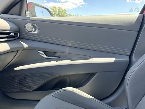 Used 2025 Hyundai Elantra SEL image 25