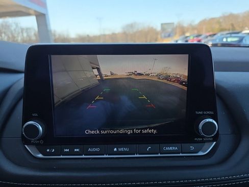 Used 2023 Nissan Rogue S image 22