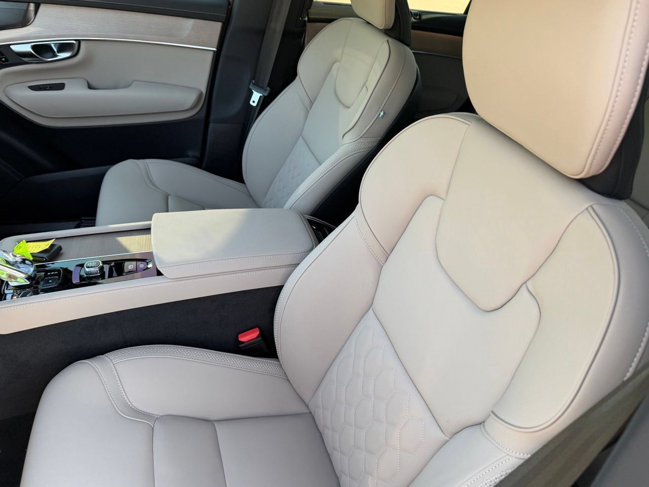 New 2027 Volvo XC90 B6 Plus AWD/4WD image 16