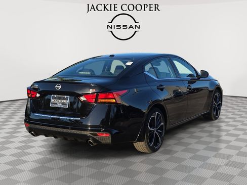Certified 2023 Nissan Altima 2.5 SR w/ SR Premium Package FWD image 5