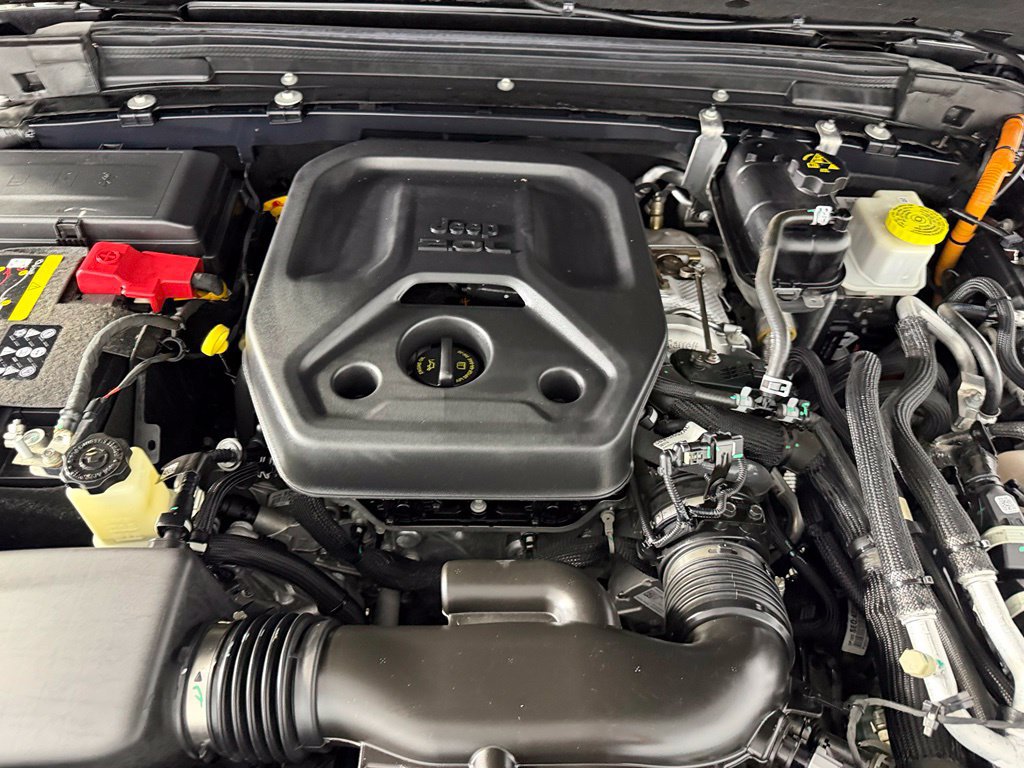 Used 2023 Jeep Wrangler Unlimited Sahara AWD/4WD image 23