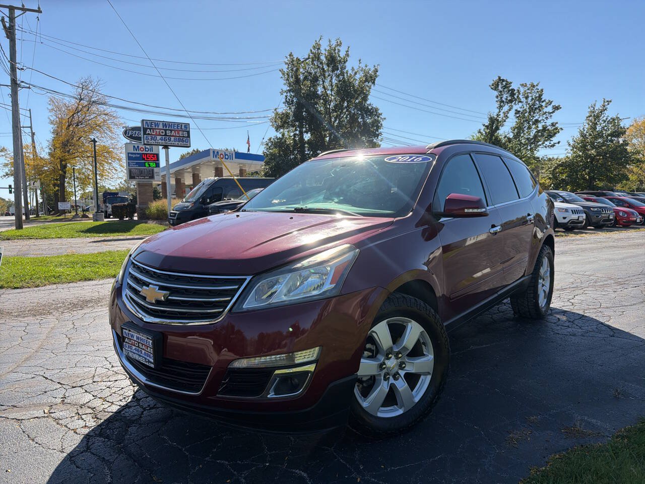 Used 2016 Chevrolet Traverse LT w/ Style and Technology Package FWD image 1