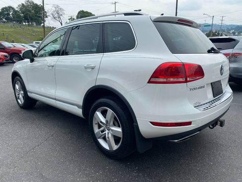 Used 2014 Volkswagen Touareg TDI AWD/4WD image 5