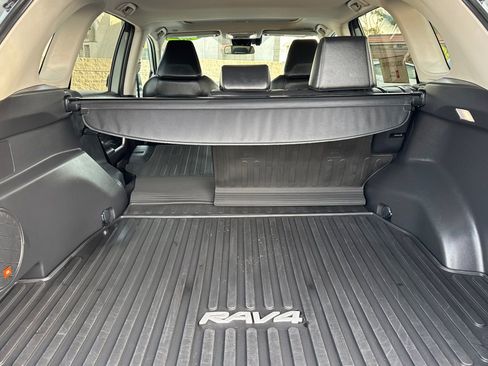 Used 2023 Toyota RAV4 XLE Premium image 15