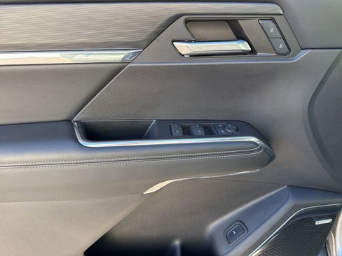 Used 2024 GMC Acadia Elevation w/ Luxury Package image 17