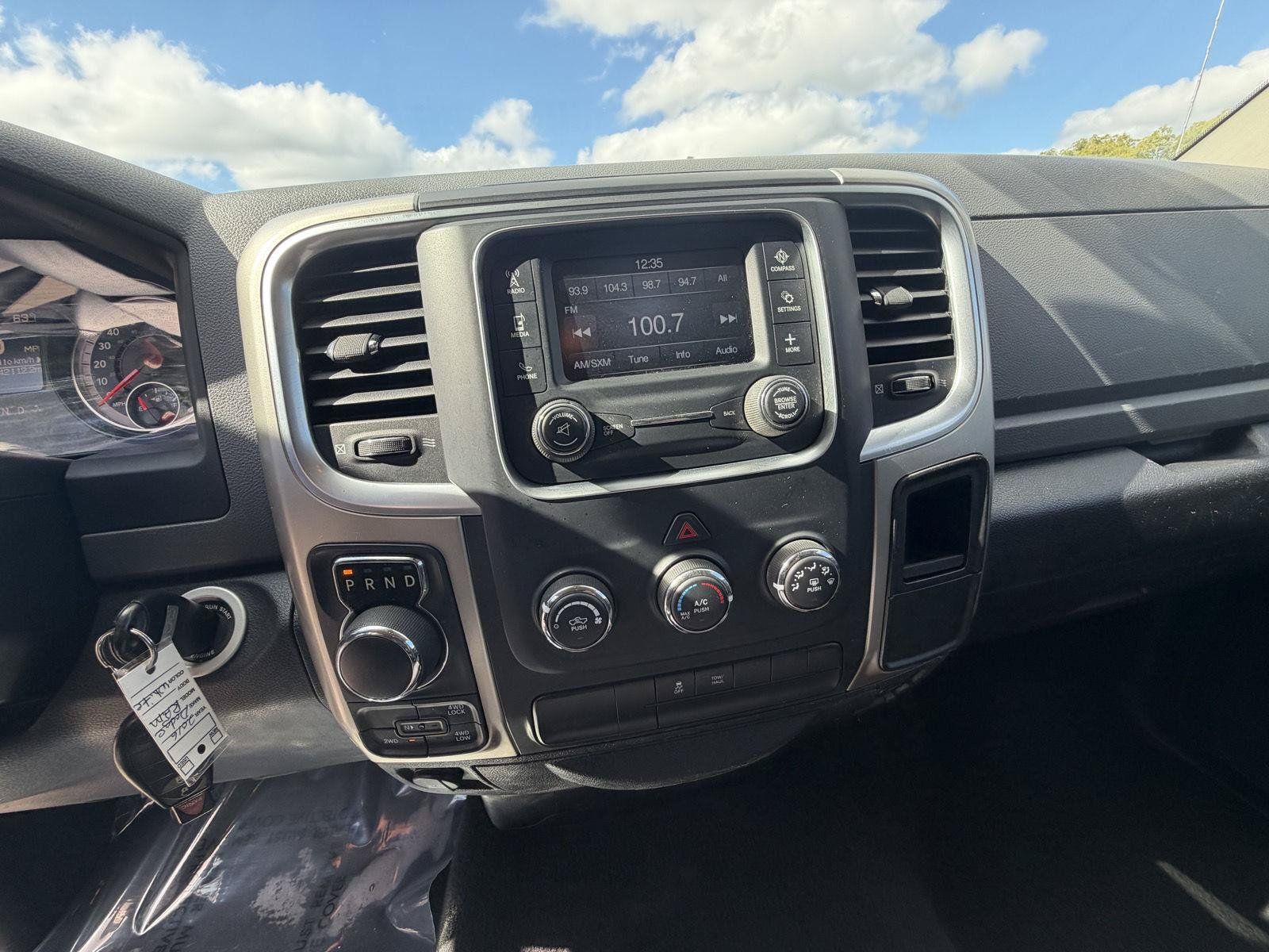Used 2016 RAM 1500 Classic SLT AWD/4WD image 14