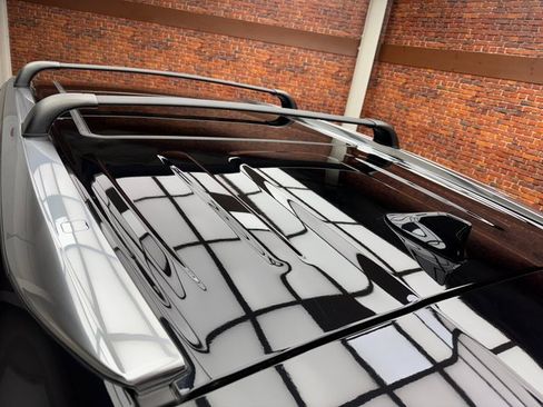 Used 2019 Toyota Highlander AWD V6 image 24