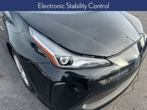 Used 2022 Toyota Prius LE image 11