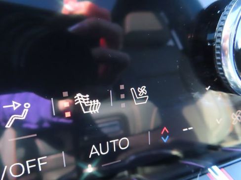 Used 2025 GMC Yukon AT4 w/ AT4 Premium Plus Package image 35