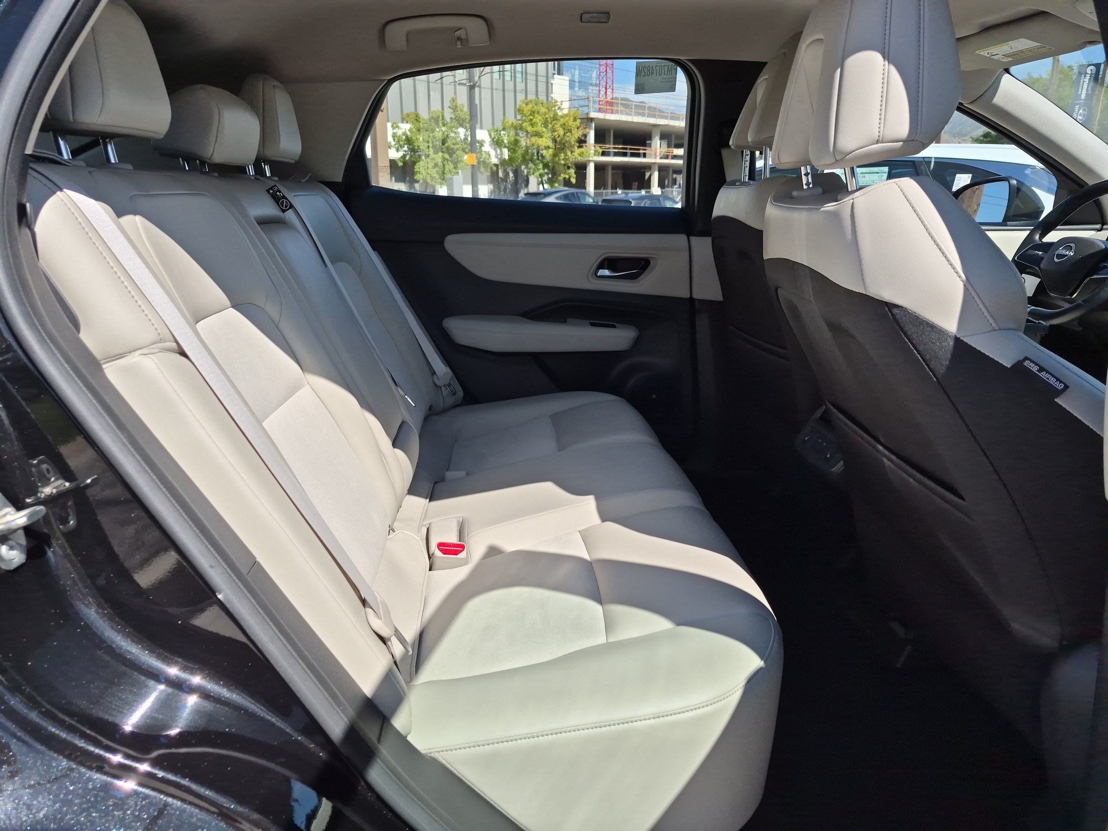 Used 2023 Nissan Ariya AWD image 31