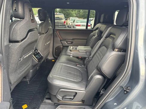 Used 2025 Rivian R1S Premium AWD/4WD image 41