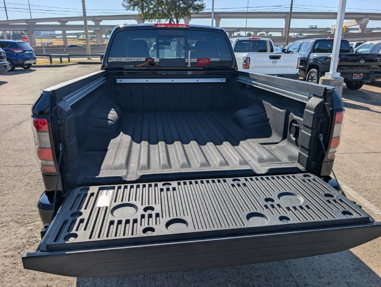 Certified 2025 Nissan Frontier SL RWD image 28