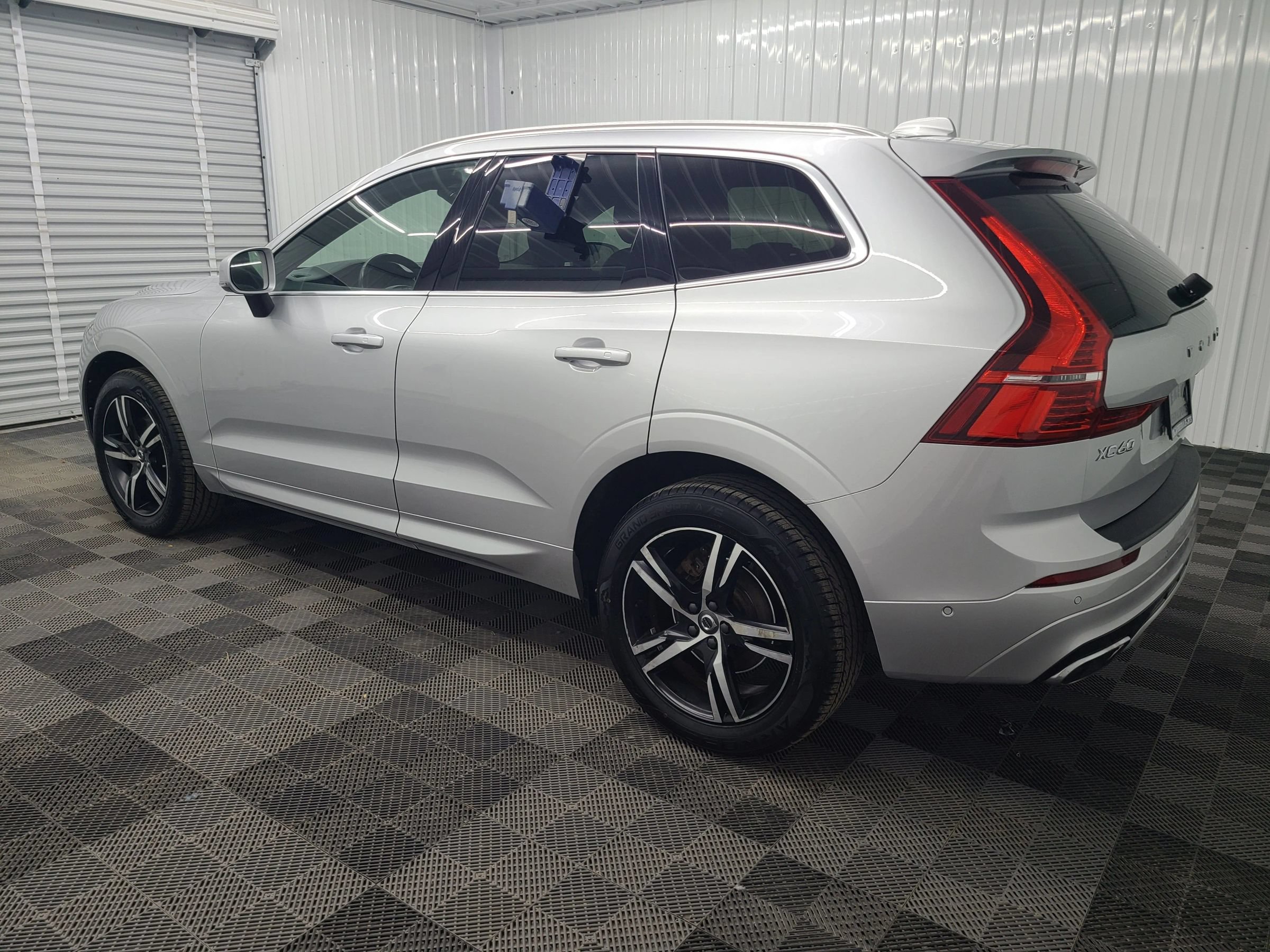 Used 2019 Volvo XC60 T5 R-Design AWD/4WD image 10