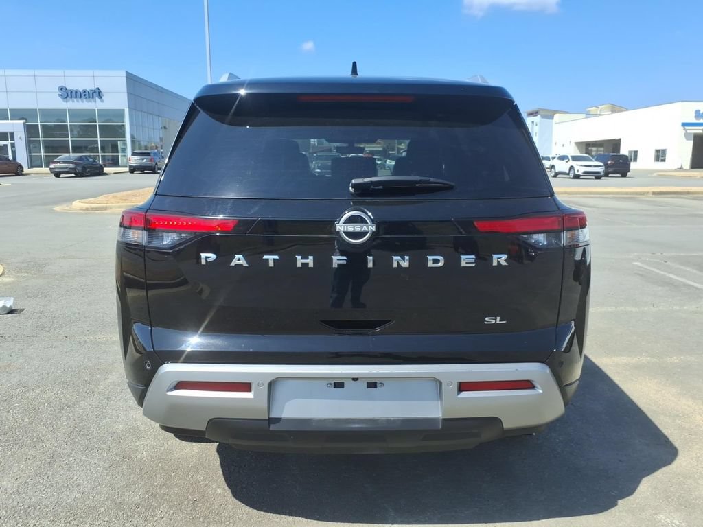 Used 2025 Nissan Pathfinder SL FWD image 4