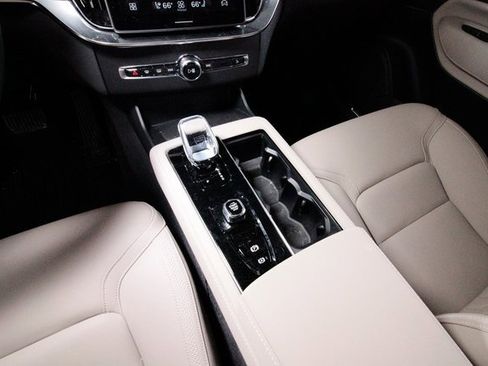 Certified 2025 Volvo XC90 T8 Plus w/ Protection Package Premier image 10