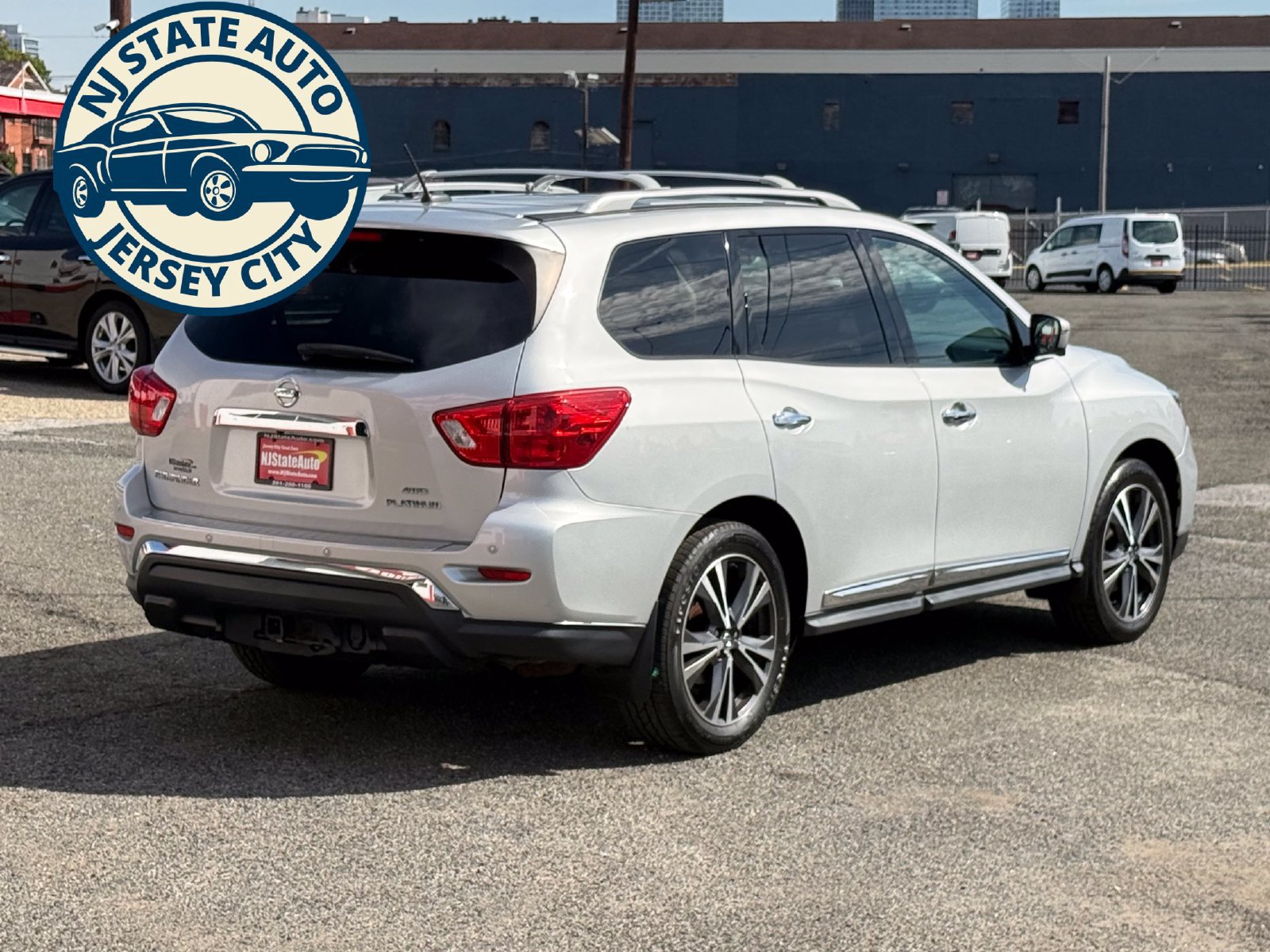 Used 2017 Nissan Pathfinder Platinum w/ Cargo Package AWD/4WD image 3