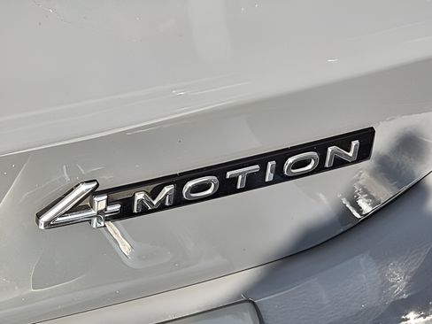 Certified 2022 Volkswagen Taos SEL AWD/4WD image 33