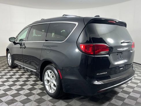 Used 2020 Chrysler Pacifica Limited image 8