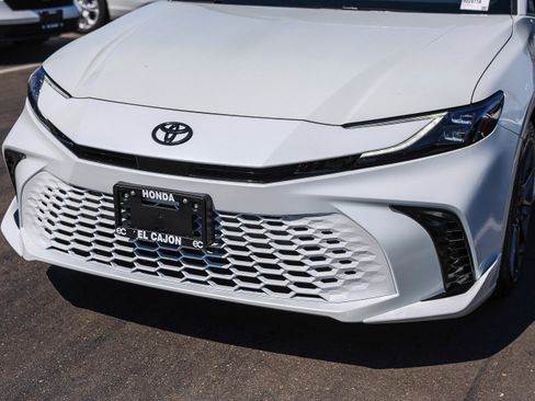 Used 2025 Toyota Camry XSE FWD image 19