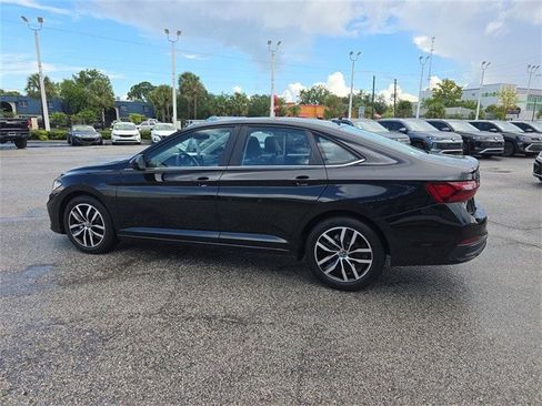 New 2025 Volkswagen Jetta SE image 5