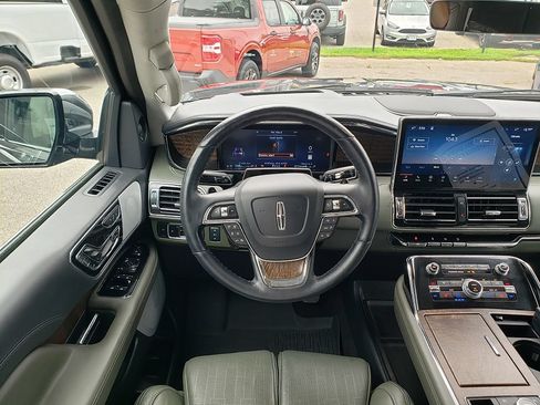 Used 2024 Lincoln Navigator Black Label AWD/4WD image 14