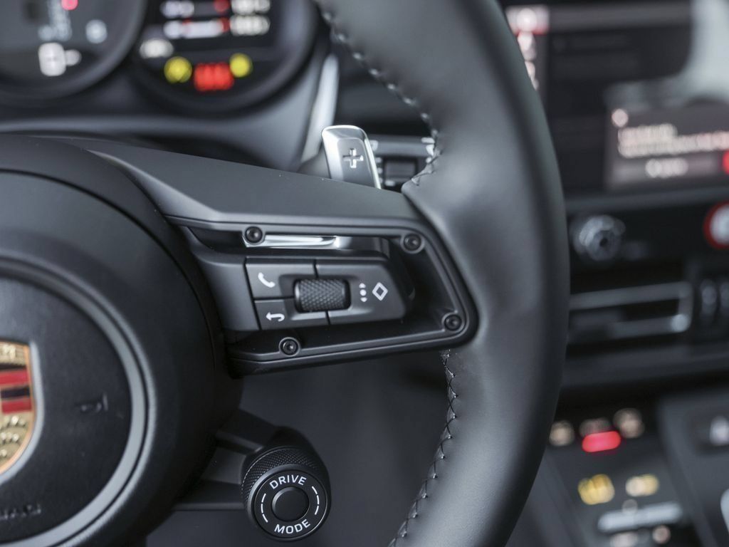 Certified 2026 Porsche Macan AWD/4WD image 18