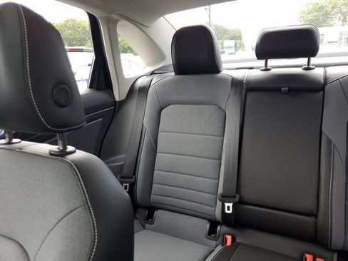 Used 2025 Volkswagen Jetta SE w/ Sunroof Package FWD image 10