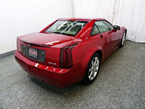 Used 2005 Cadillac XLR RWD image 12