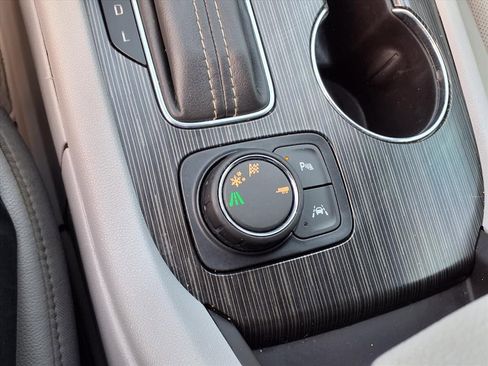 Used 2017 GMC Acadia SLT image 31