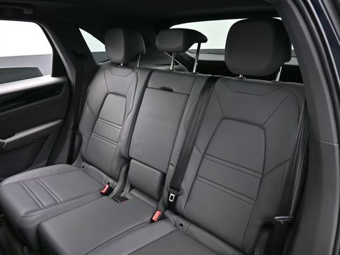 Certified 2023 Porsche Cayenne AWD/4WD image 23