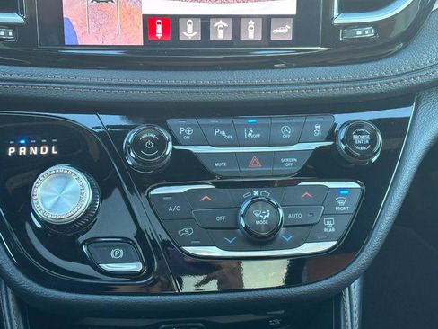 Used 2024 Chrysler Pacifica Pinnacle w/ Trailer Tow Group image 25