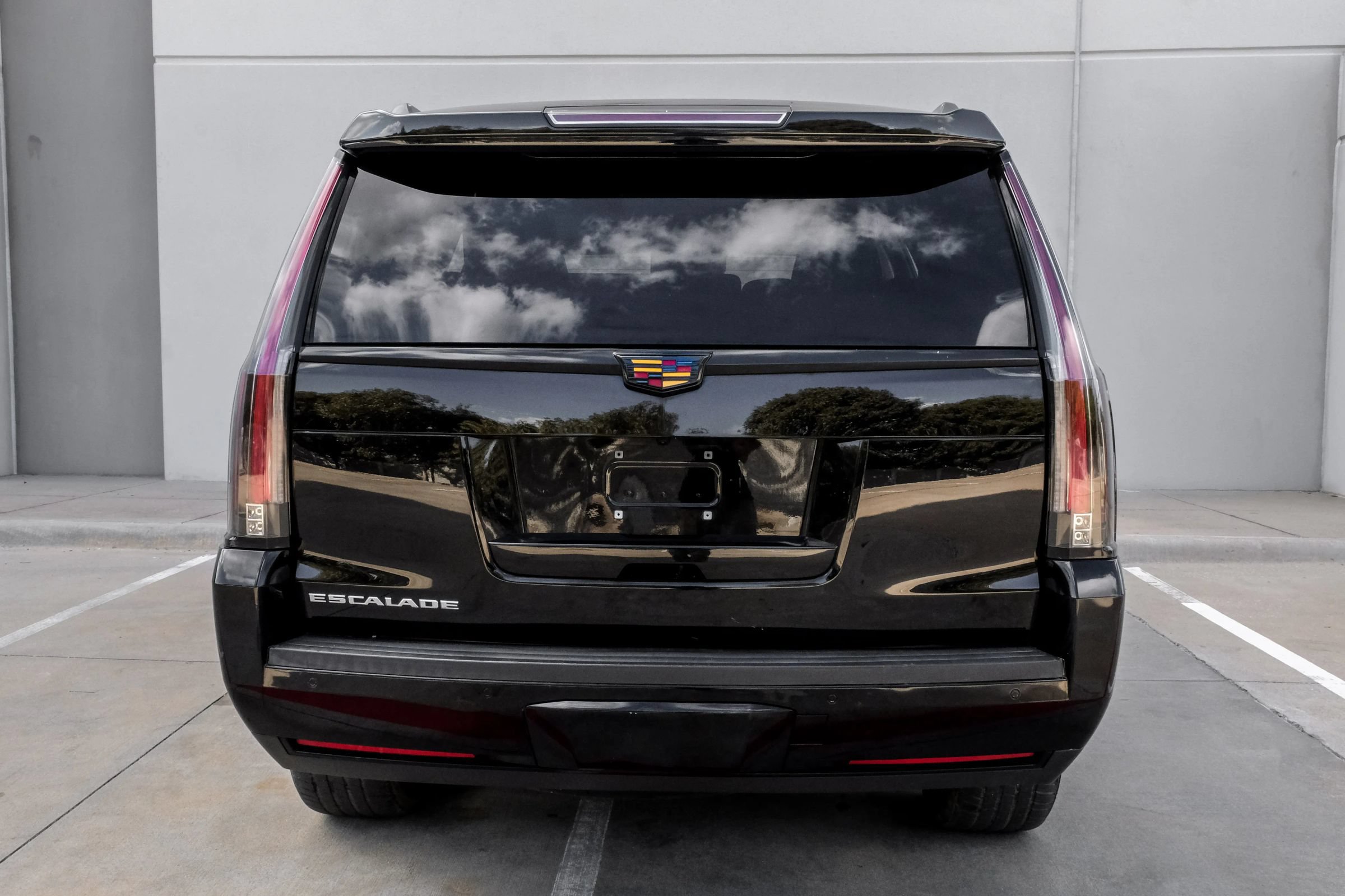 Used 2016 Cadillac Escalade Luxury AWD/4WD image 11