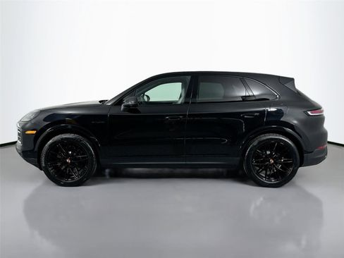 Certified 2025 Porsche Cayenne E-Hybrid AWD/4WD image 2